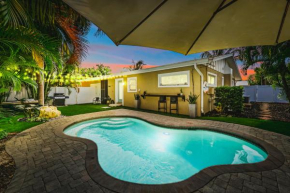 Cozy Cabana East - Gorgeously Renovated wHeated Pool Beach Gear Walk to Beach